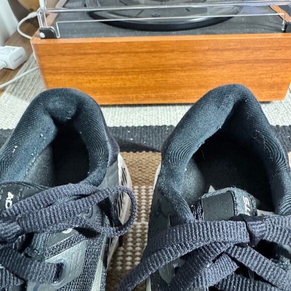 Brooks Adrenaline GTS 22 Running Sneaker Women 8.5 Black White Athleisure Walk - Picture 5 of 15